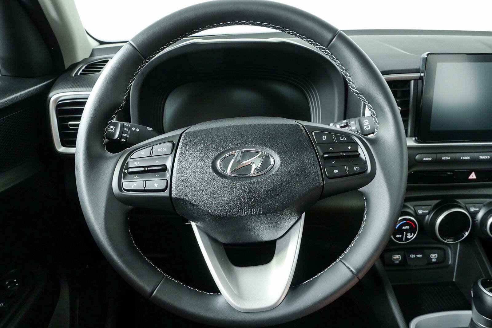 Used 2023 Hyundai Venue SEL w/ Cargo Package FWD image 9