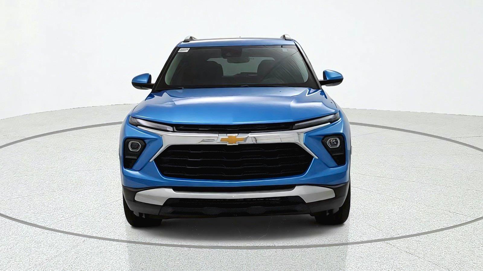 Used 2025 Chevrolet TrailBlazer LT FWD image 2