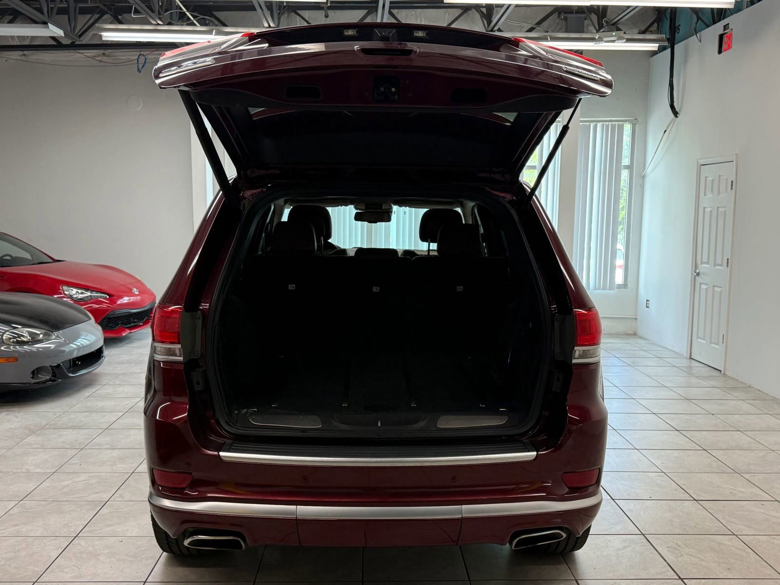 Used 2016 Jeep Grand Cherokee Summit w/ Platinum Series Group AWD/4WD image 21