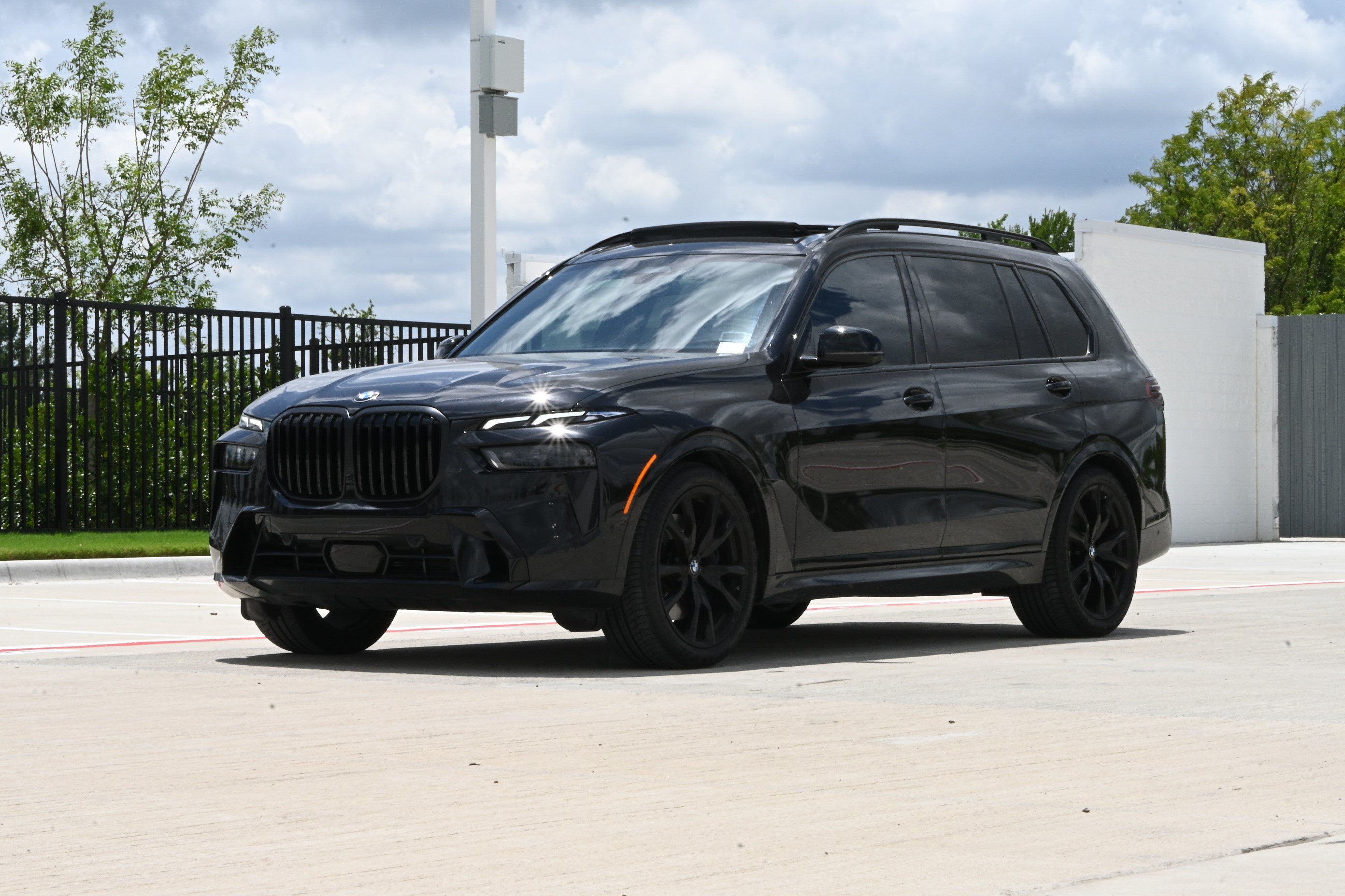 Used 2026 BMW X7 xDrive40i w/ M Sport Package AWD/4WD image 5