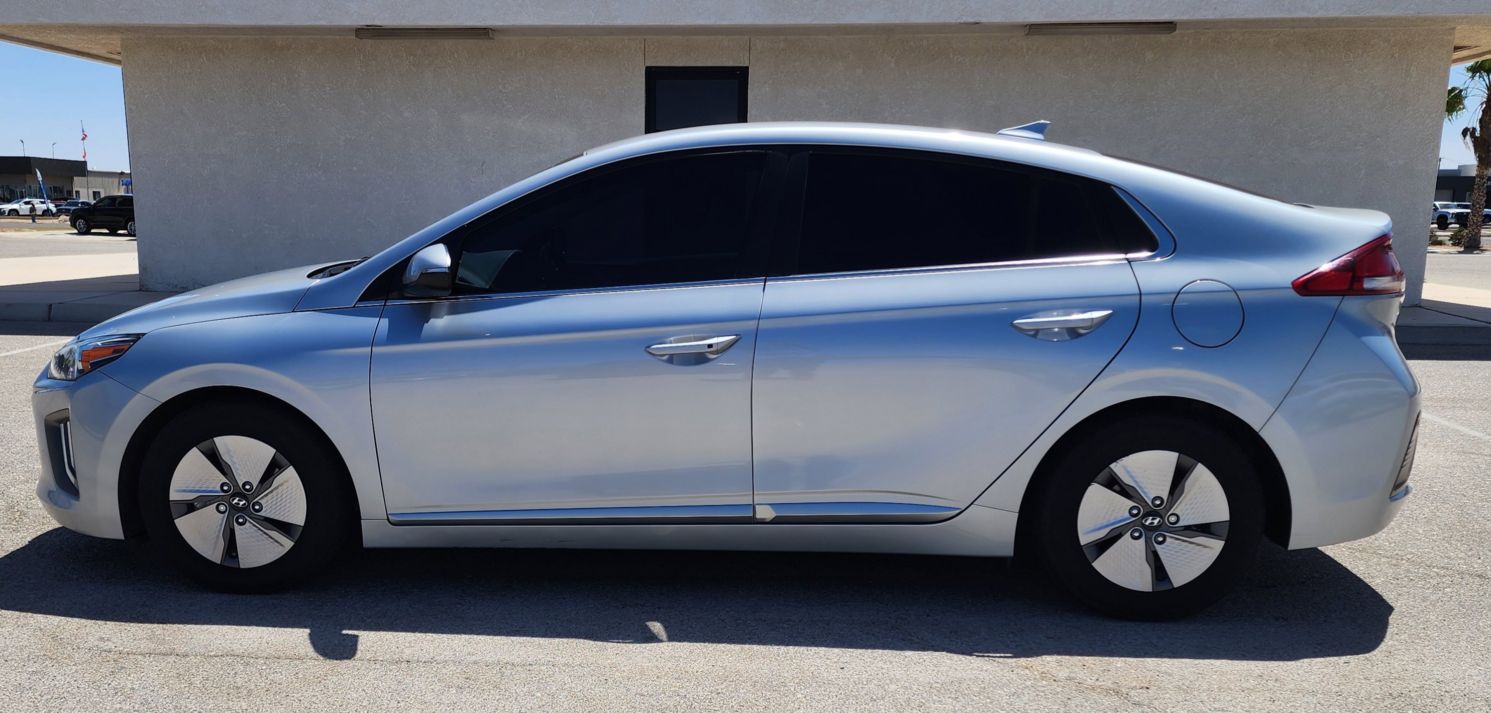 Used 2022 Hyundai Ioniq SE FWD image 8