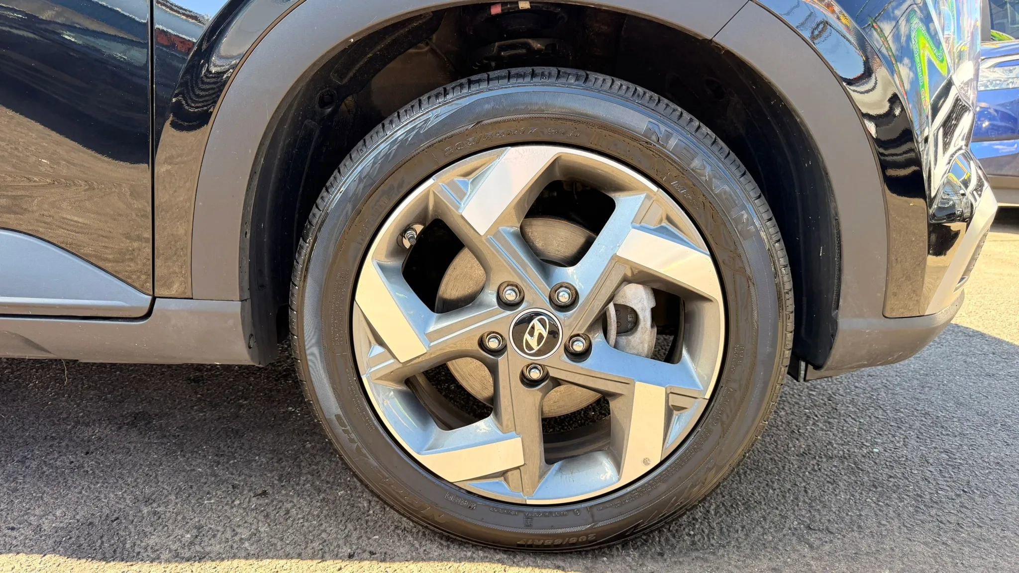 Used 2025 Hyundai Venue SEL image 30