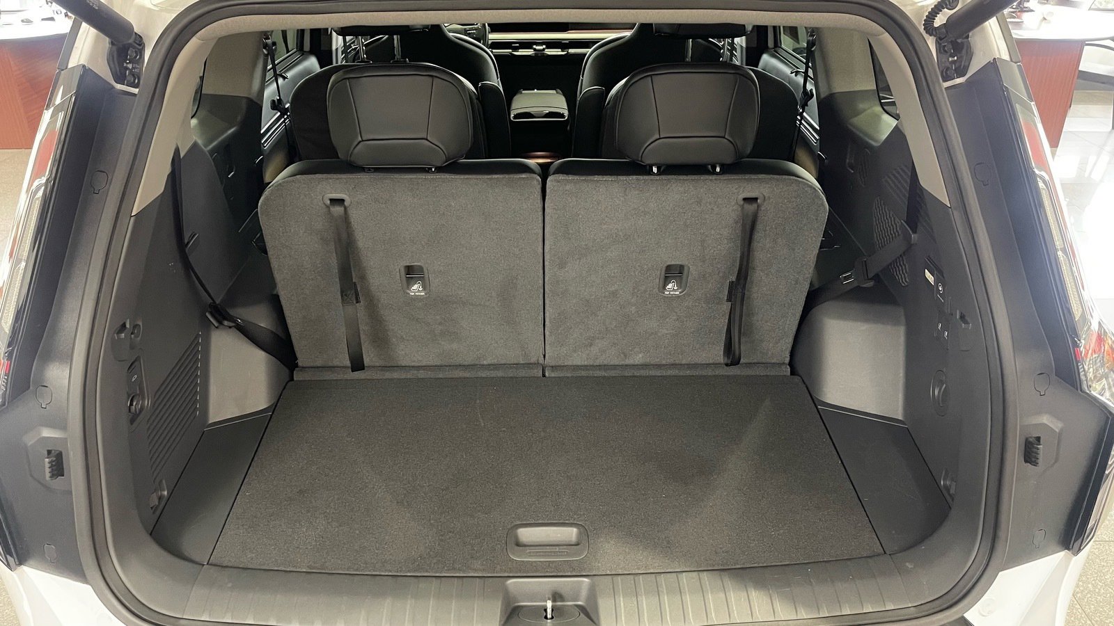 Used 2025 Kia EV9 Land w/ Towing Package image 36