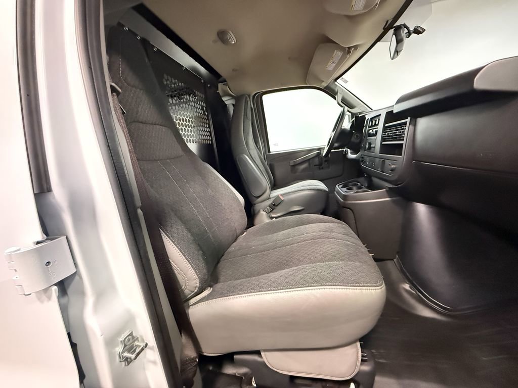 Used 2024 GMC Savana 2500 w/ Driver Convenience Package image 11
