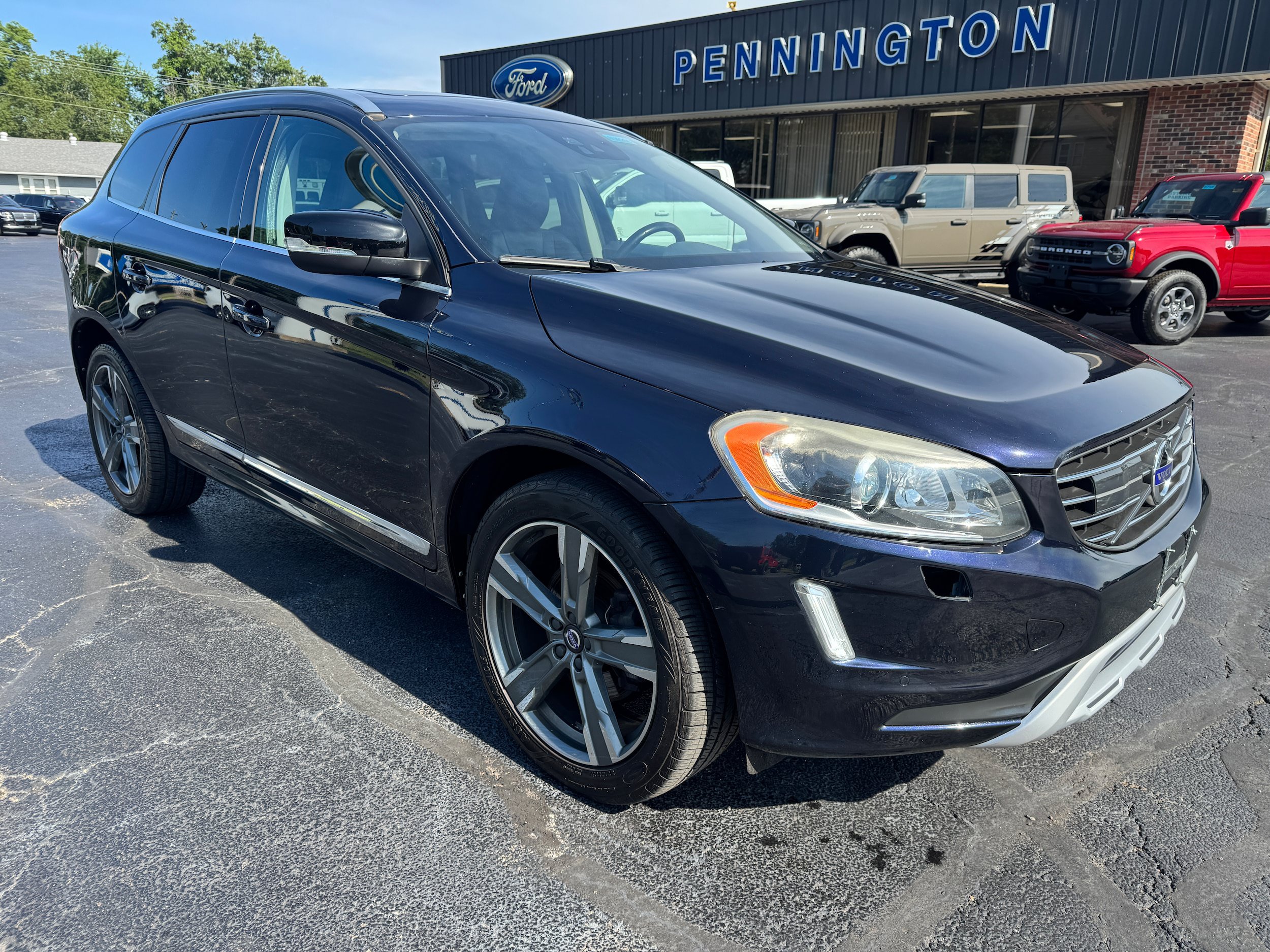 Used 2017 Volvo XC60 T6 Dynamic w/ Advanced Package AWD/4WD image 9