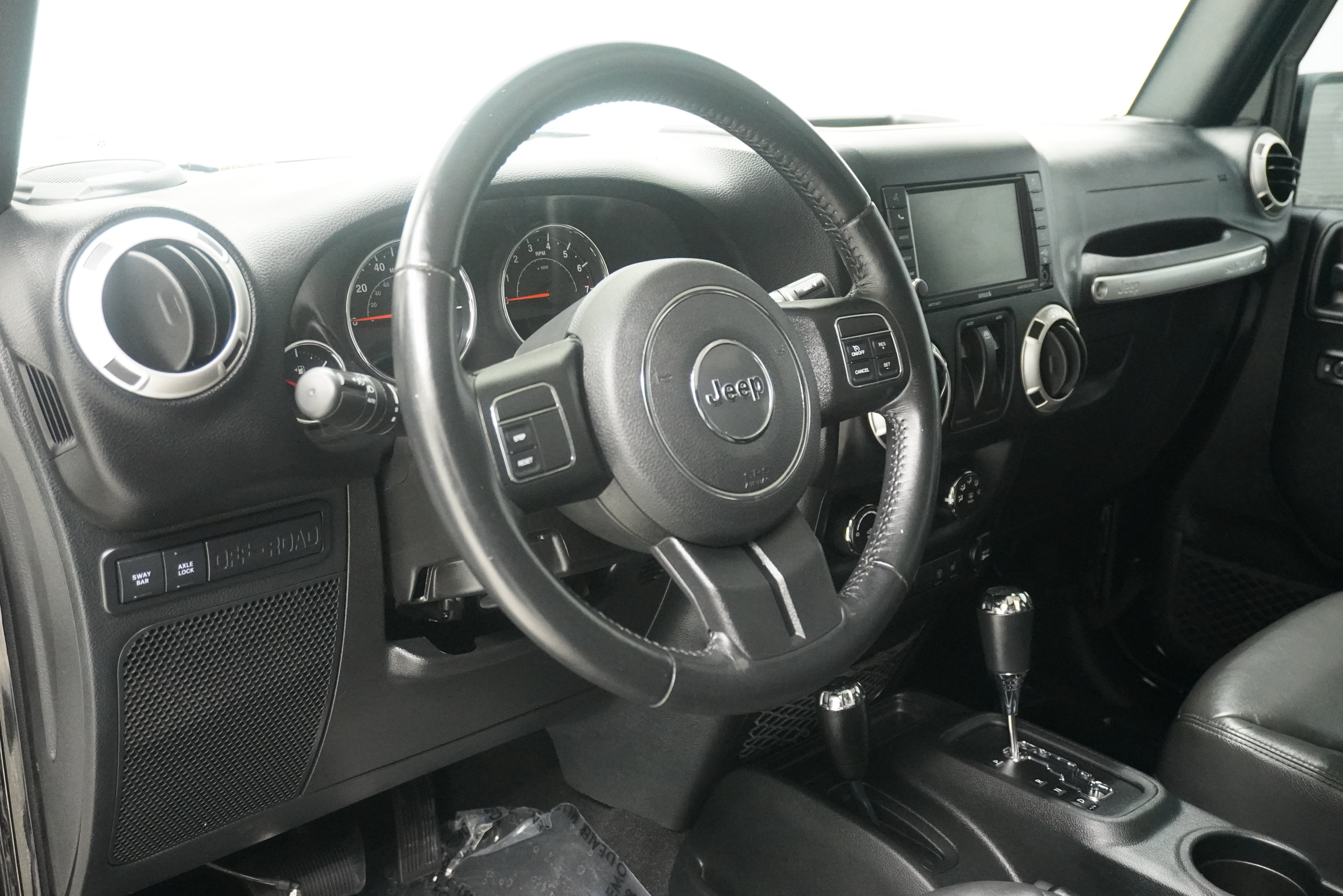 Used 2017 Jeep Wrangler Rubicon w/ Power Convenience Group AWD/4WD image 12