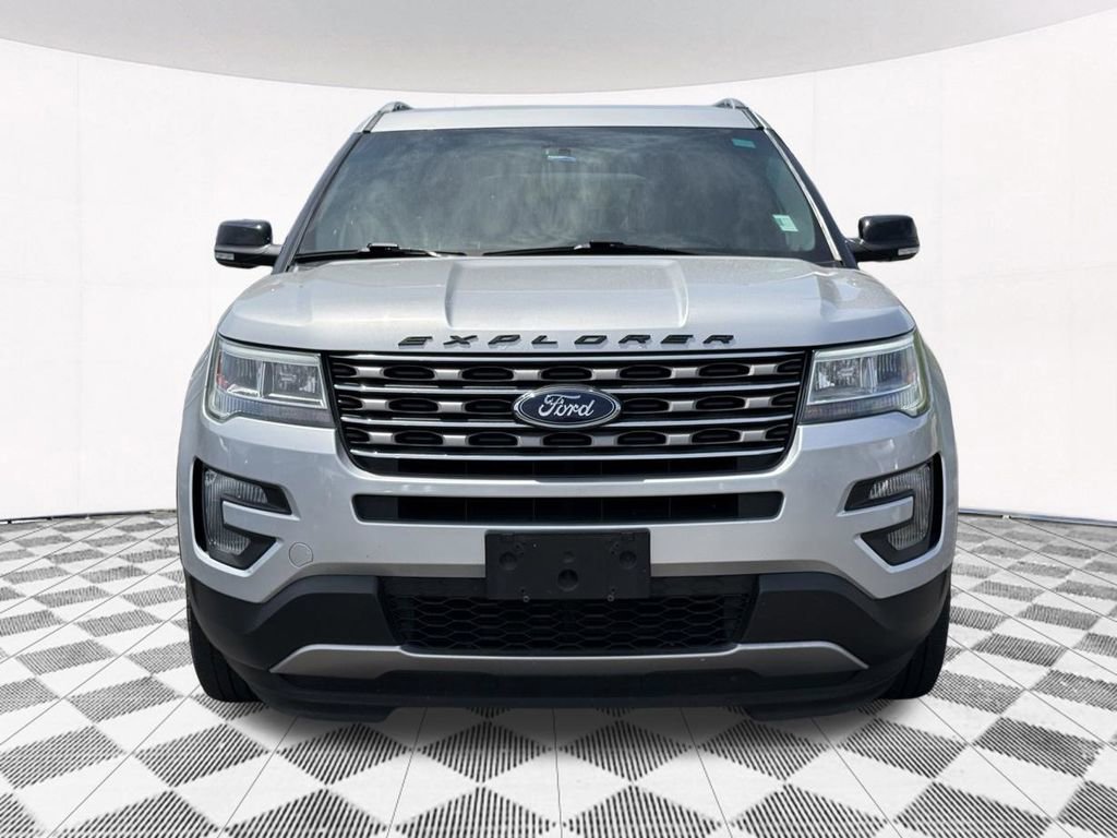 Used 2017 Ford Explorer XLT AWD/4WD image 9