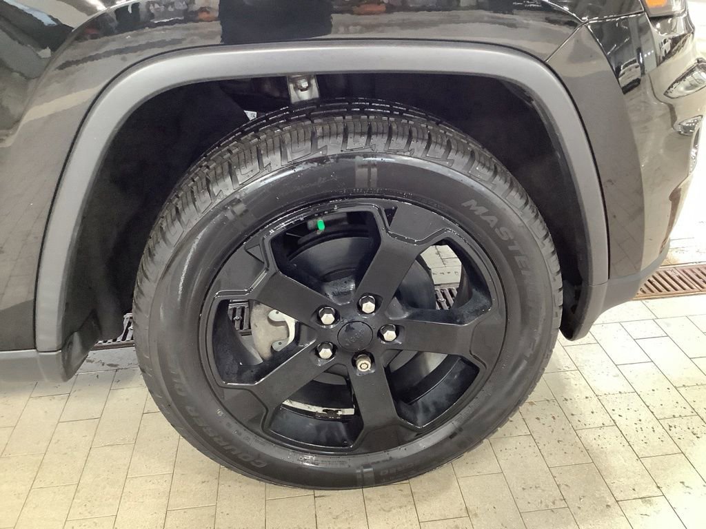 Used 2018 Jeep Grand Cherokee Laredo image 12