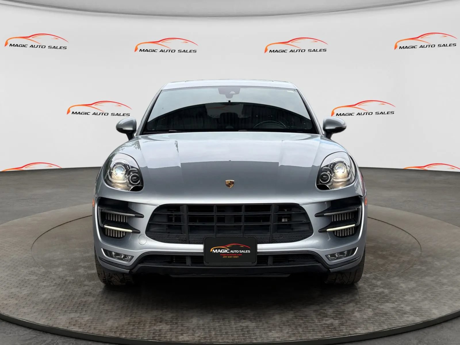 Used 2017 Porsche Macan Turbo AWD/4WD image 3