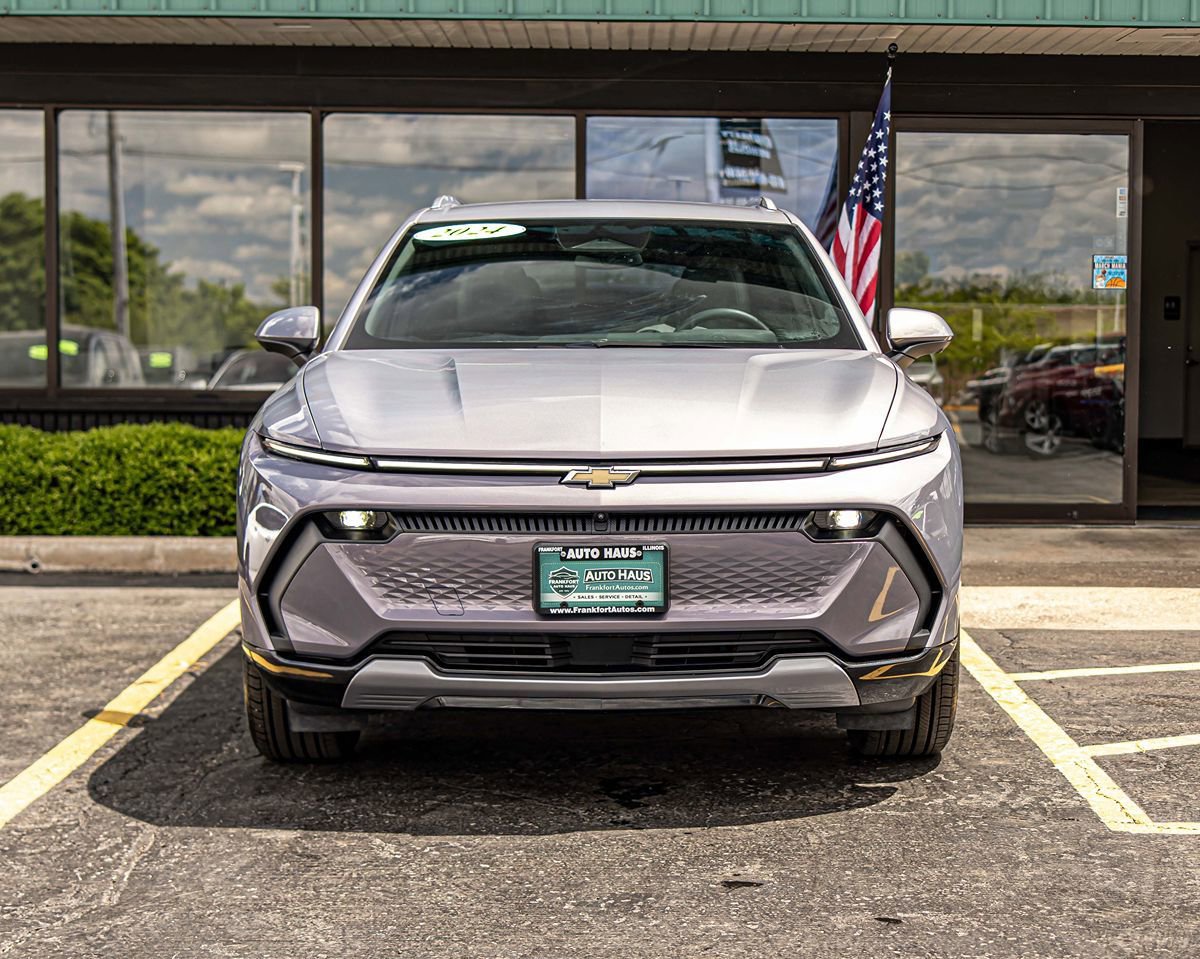 Used 2024 Chevrolet Equinox EV LT FWD image 2