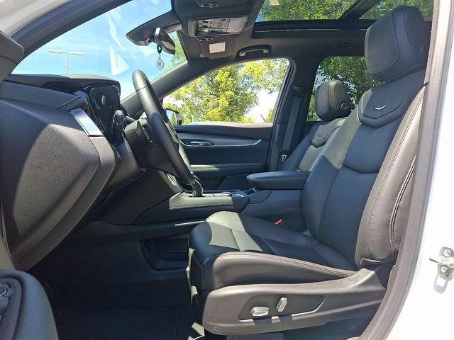 Certified 2025 Cadillac XT6 Luxury AWD/4WD image 13