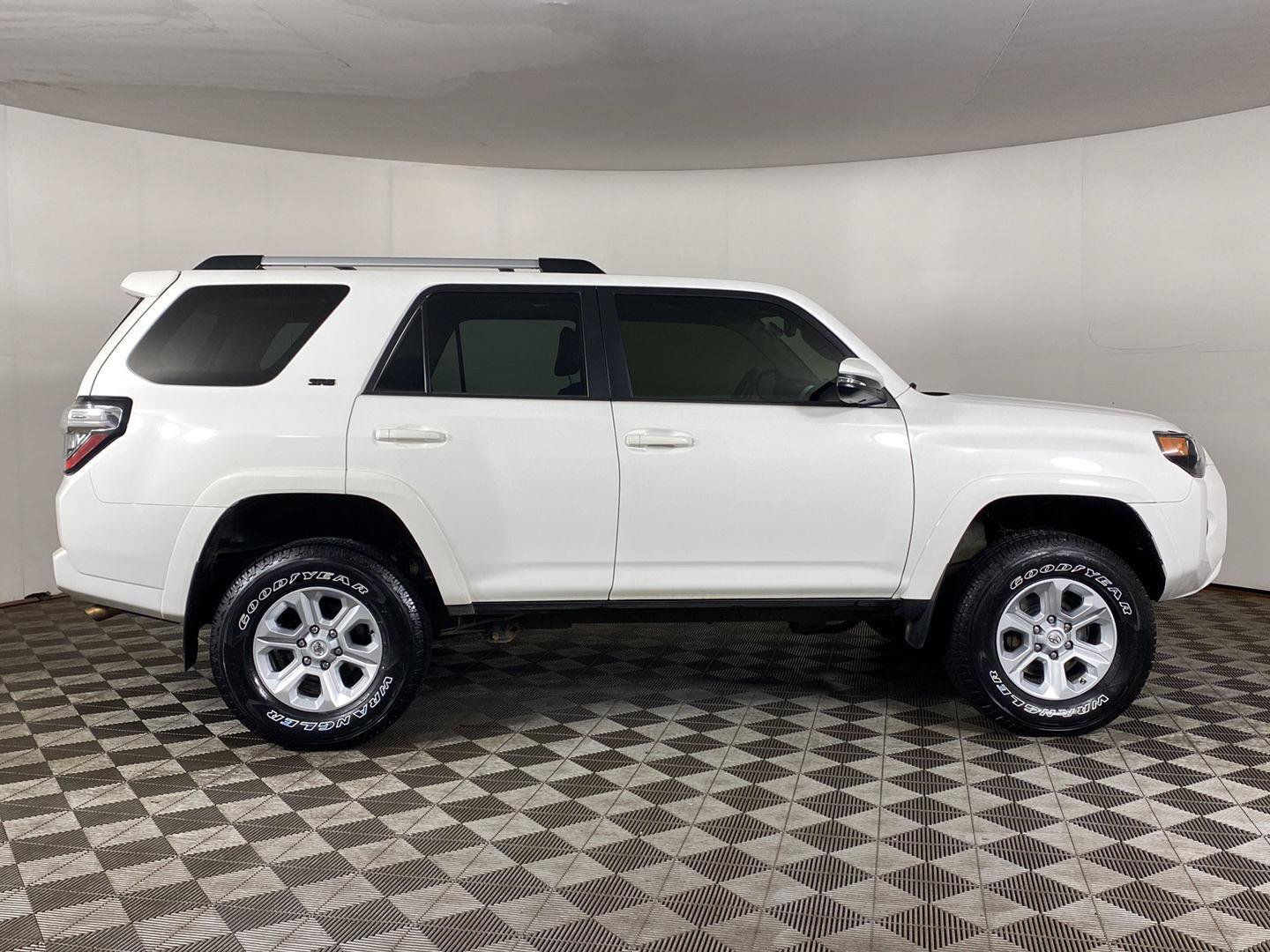 Used 2022 Toyota 4Runner SR5 Premium w/ Moonroof Package AWD/4WD image 27