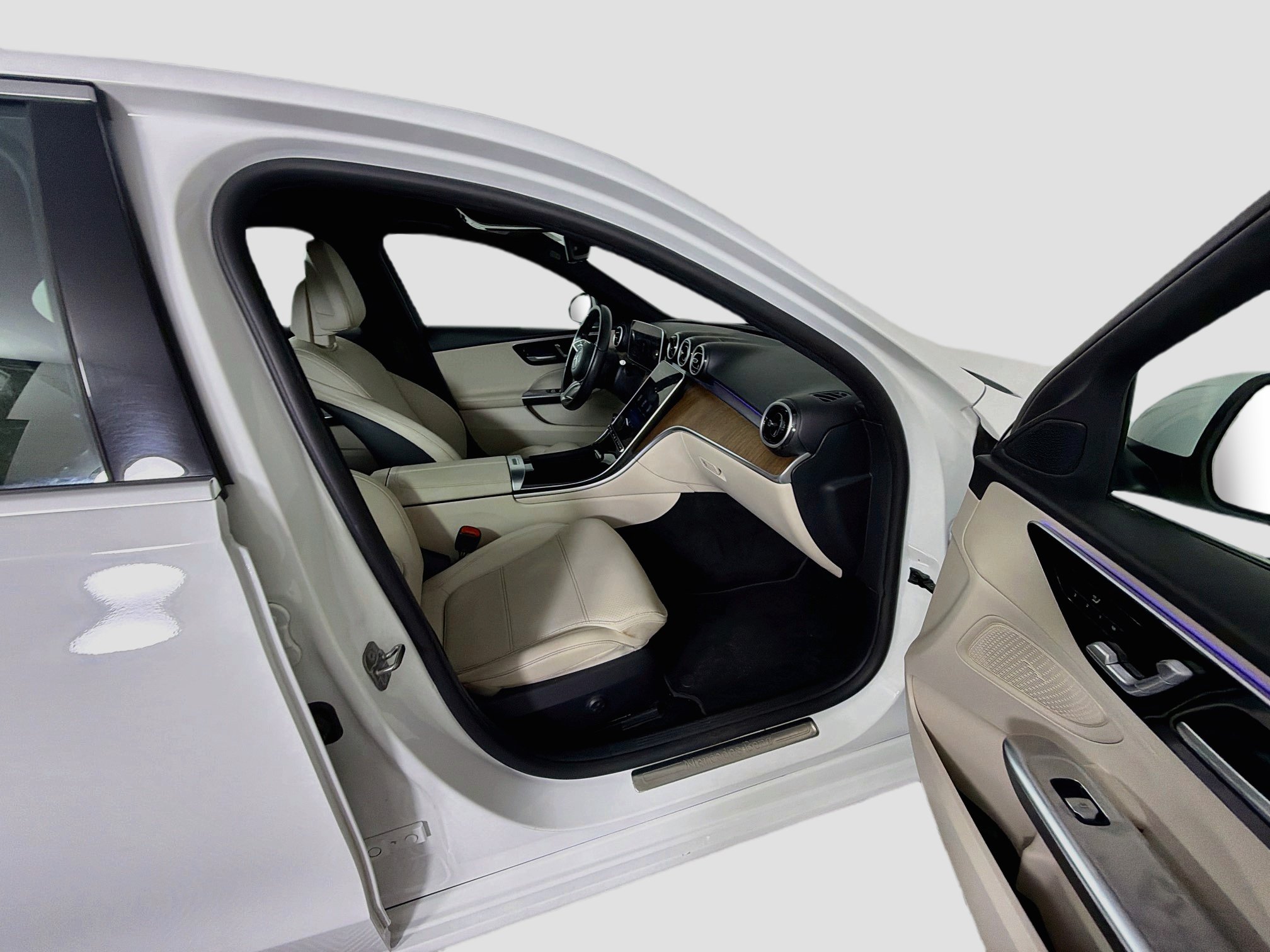 Used 2025 Mercedes-Benz C 300 Sedan image 31