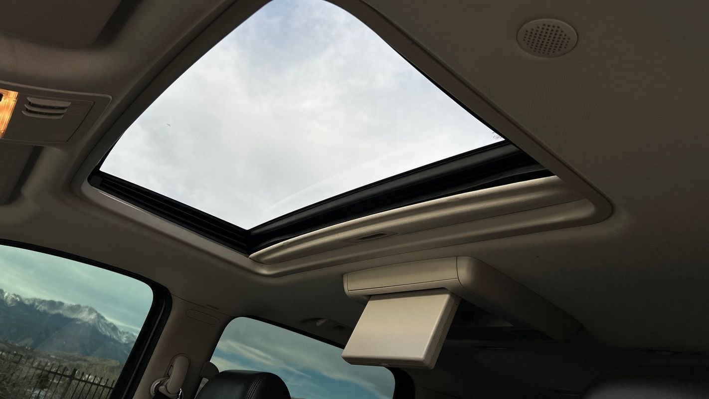 Used 2013 Chevrolet Suburban LT image 25