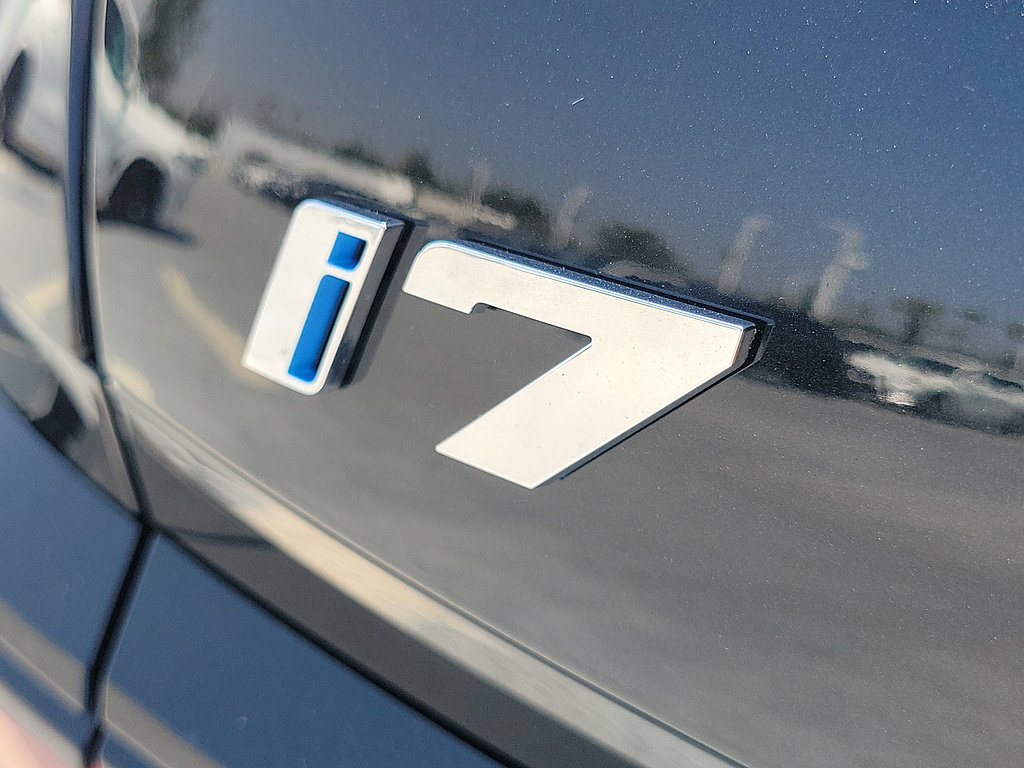 New 2026 BMW i7 M70 w/ Executive Package AWD/4WD image 7