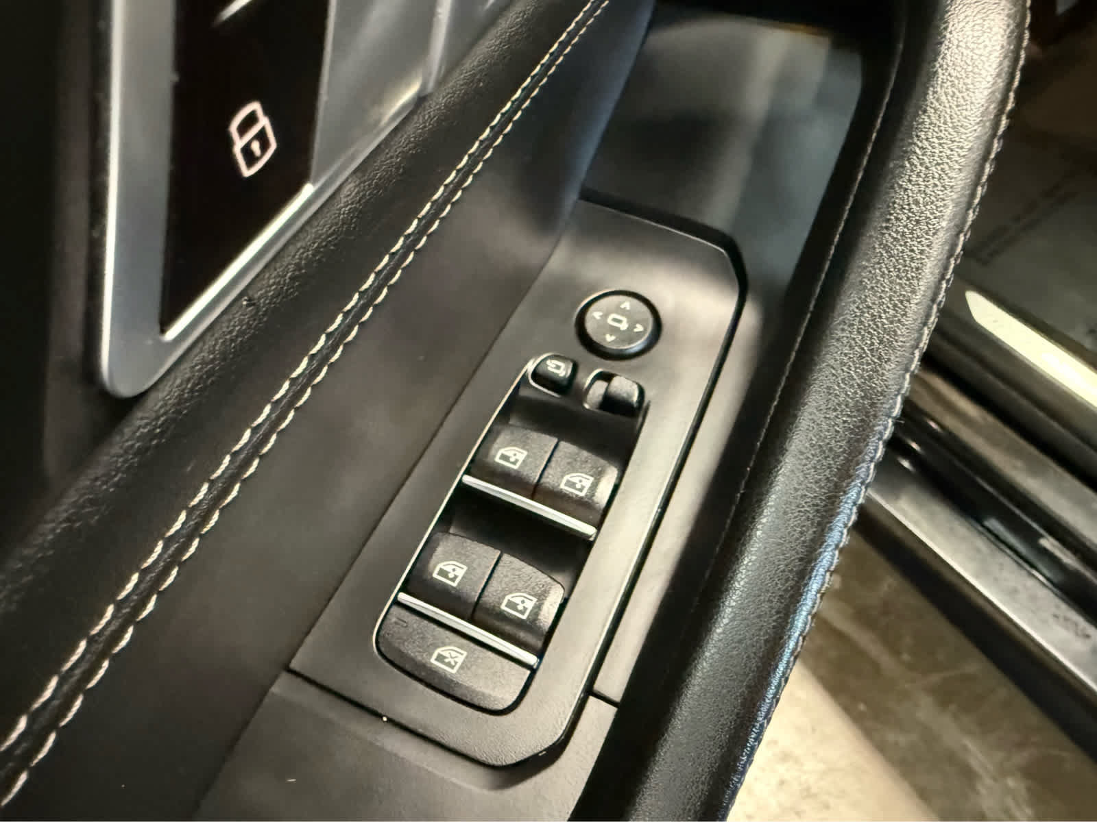 Used 2024 BMW X6 xDrive40i w/ Premium Package AWD/4WD image 18