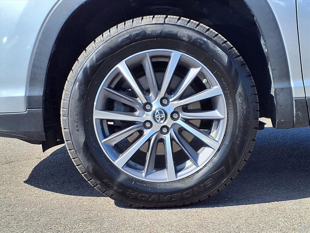 Used 2019 Toyota Highlander XLE image 22