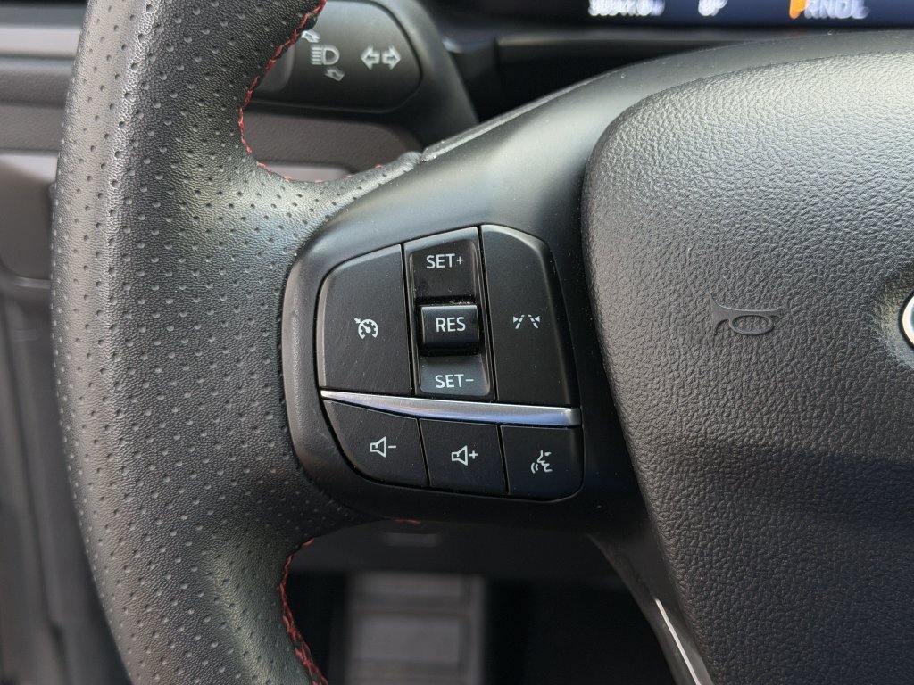Used 2025 Ford Escape ST-Line FWD image 12