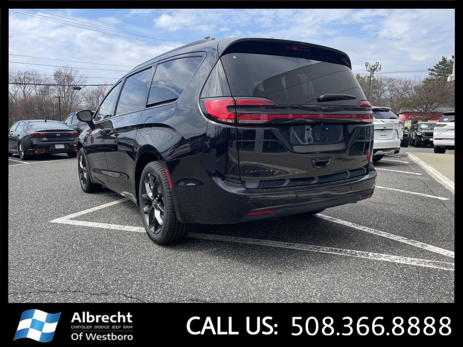 New 2026 Chrysler Pacifica Select image 3