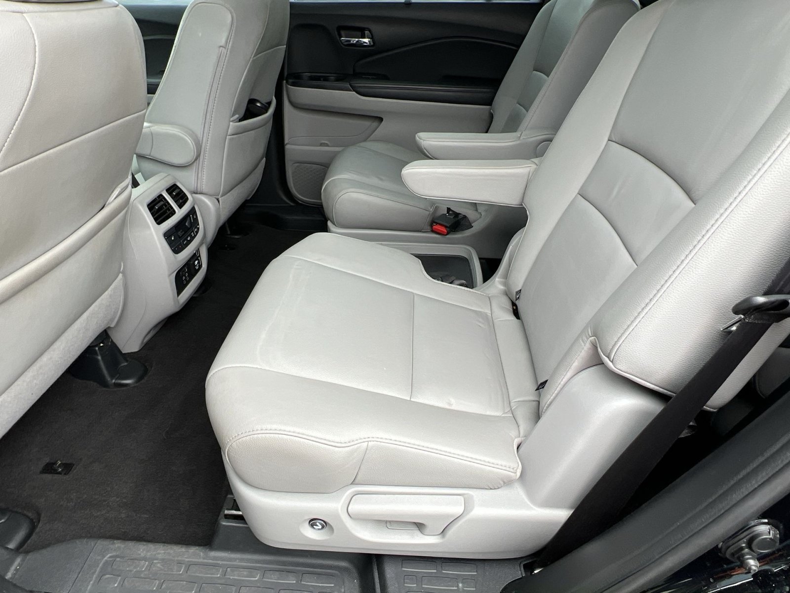 Used 2019 Honda Pilot Touring image 26