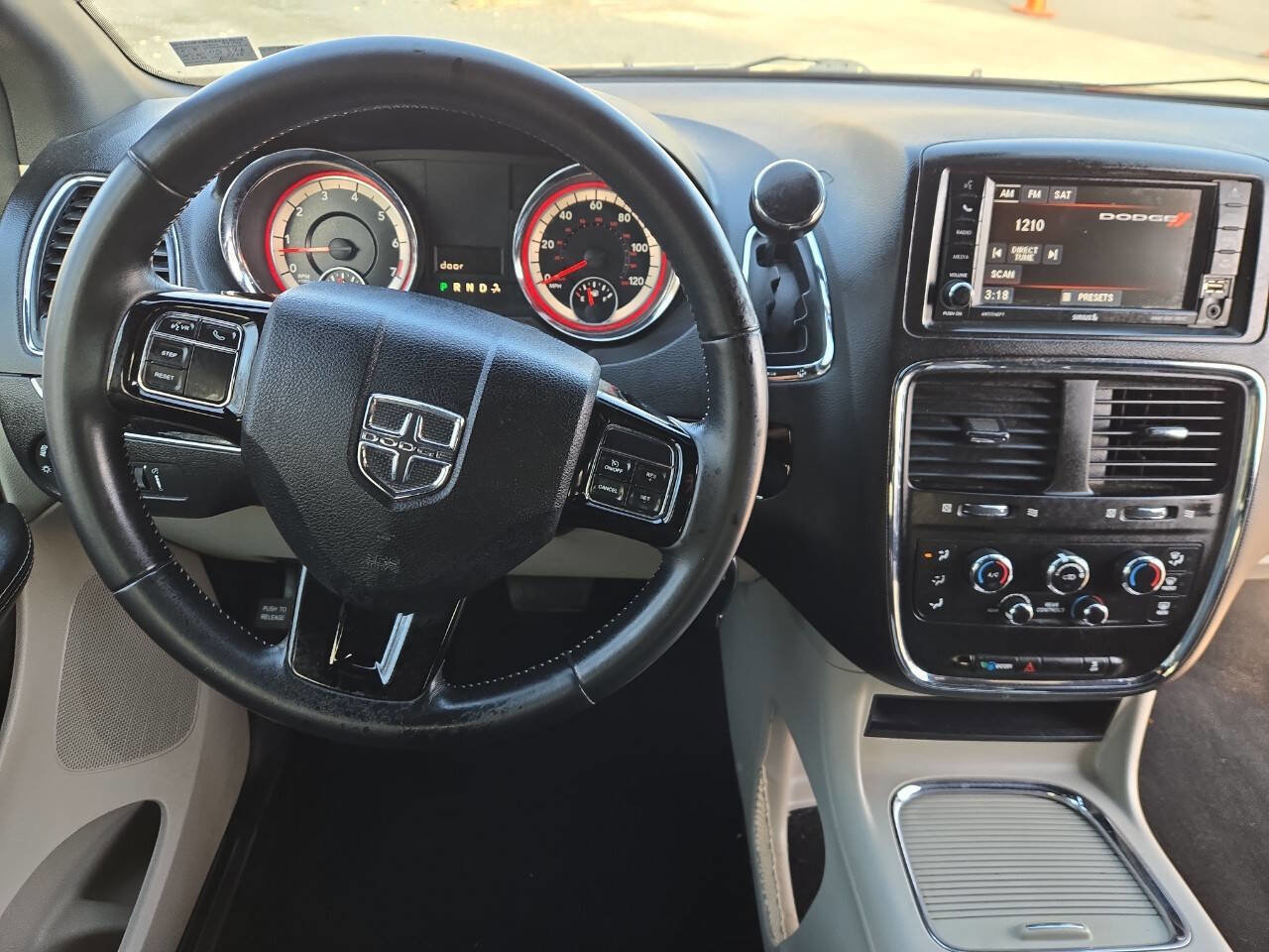 Used 2019 Dodge Grand Caravan SXT image 29