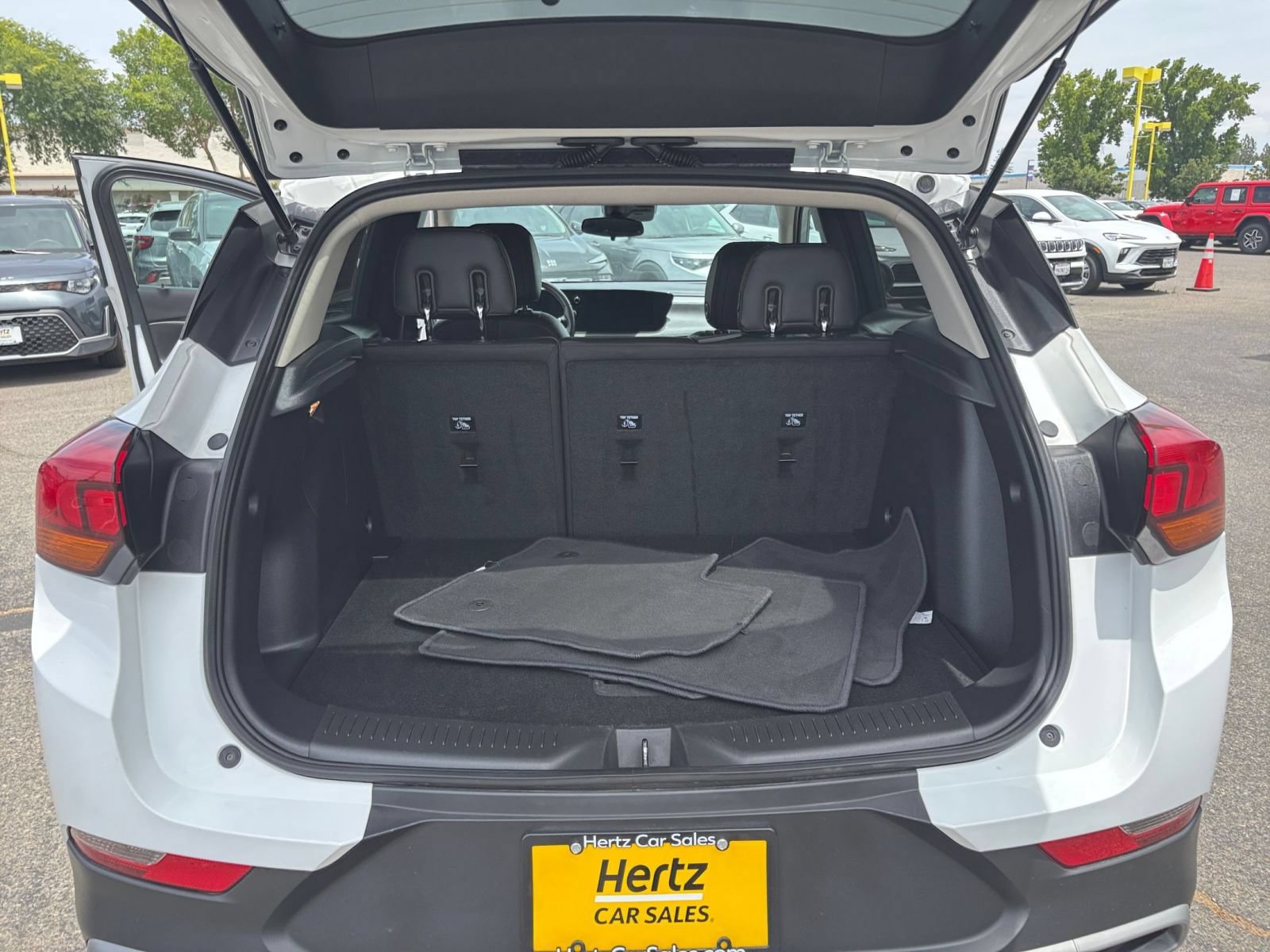 Used 2025 Buick Encore GX Preferred AWD/4WD image 30