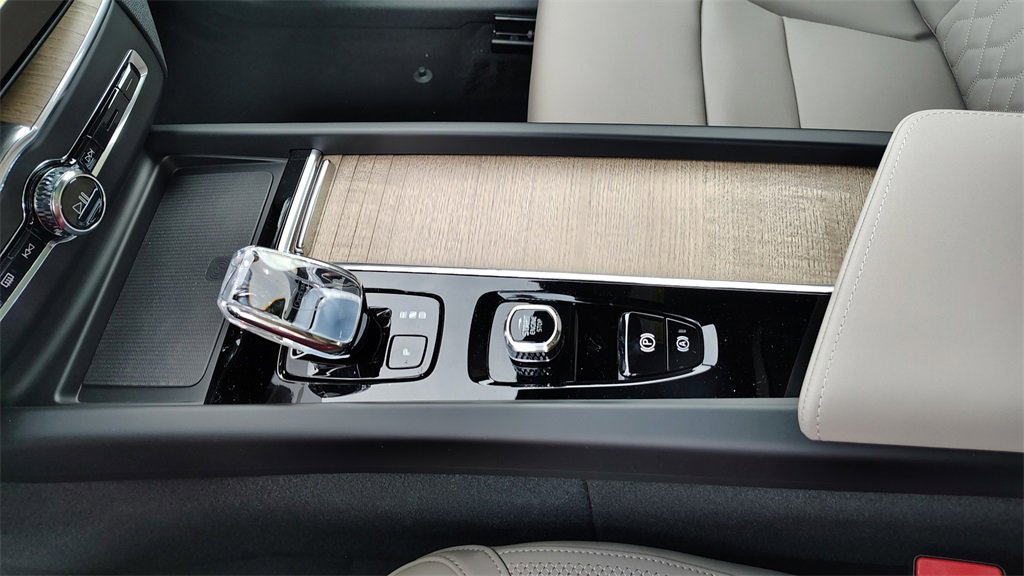 New 2026 Volvo XC60 B5 Plus w/ Protection Package Premier image 21