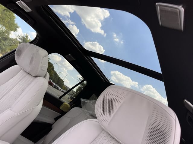 New 2027 Cadillac Vistiq Luxury AWD/4WD image 18