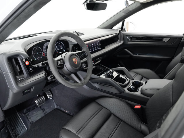 Certified 2025 Porsche Cayenne GTS AWD/4WD image 4
