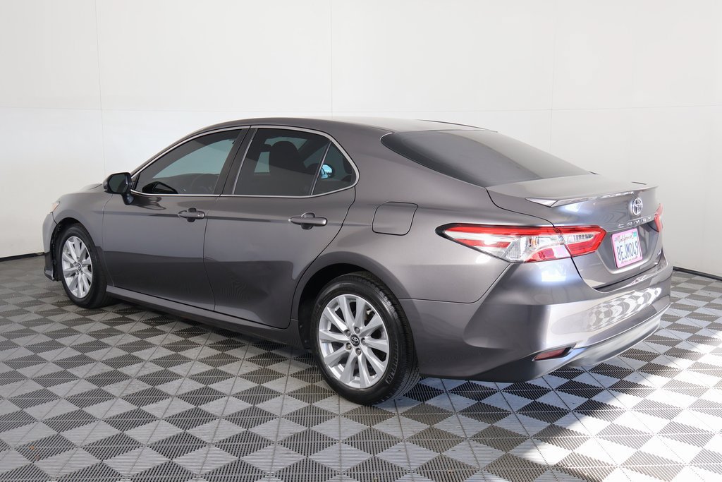 Used 2018 Toyota Camry LE FWD image 6
