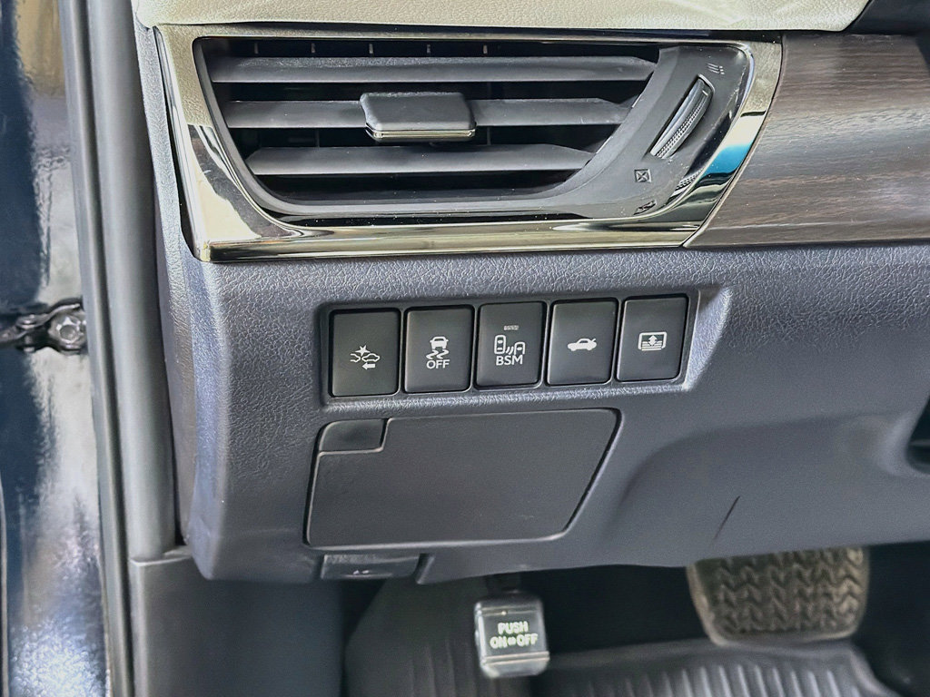 Used 2018 Toyota Avalon Limited w/ All Weather Liner Package FWD image 36