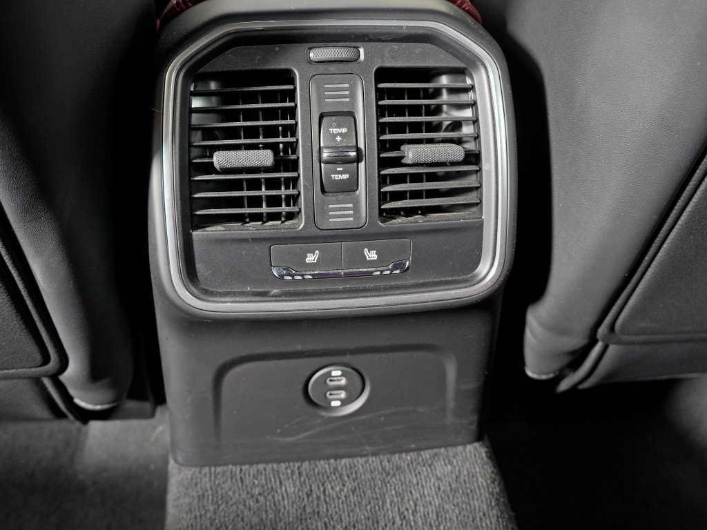 Certified 2023 Porsche Macan Turbo AWD/4WD image 36