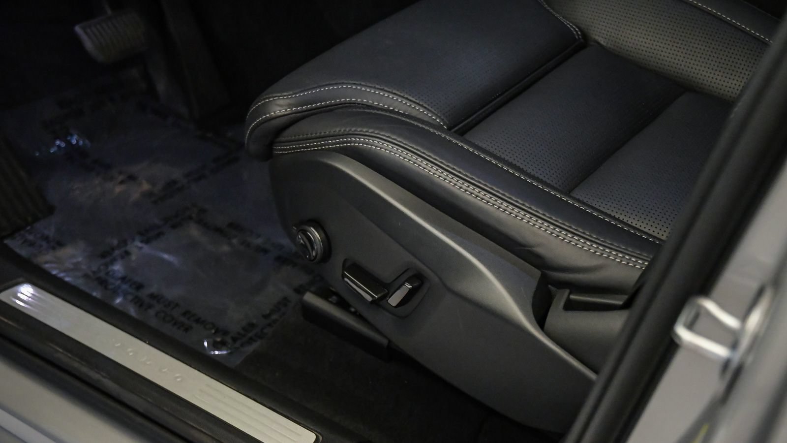 Certified 2023 Volvo XC60 B5 Ultimate w/ Climate Package FWD image 25