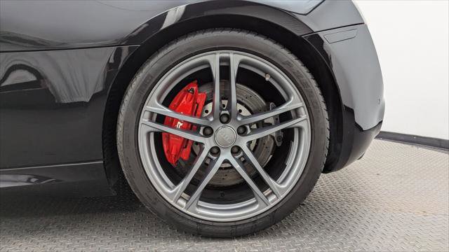 Used 2011 Audi R8 V10 w/ Enhanced Leather Pkg image 22