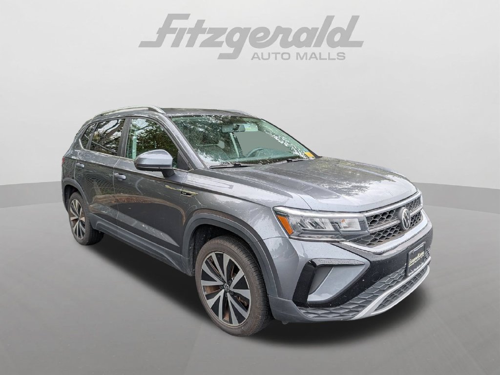 Used 2022 Volkswagen Taos SE FWD image 1