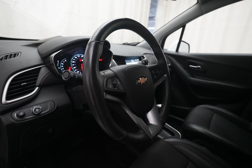 Used 2017 Chevrolet Trax LT w/ LT Convenience Package AWD/4WD image 8