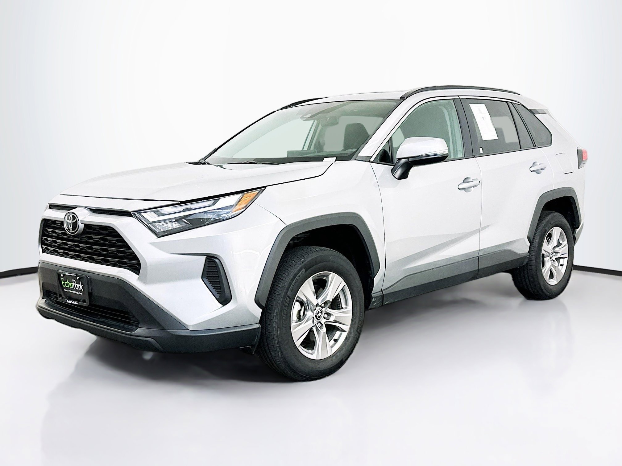 Used 2025 Toyota RAV4 XLE image 3