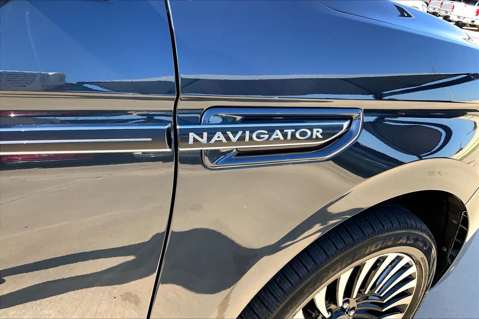 Used 2021 Lincoln Navigator L Black Label w/ Cargo Convenience Package AWD/4WD image 29