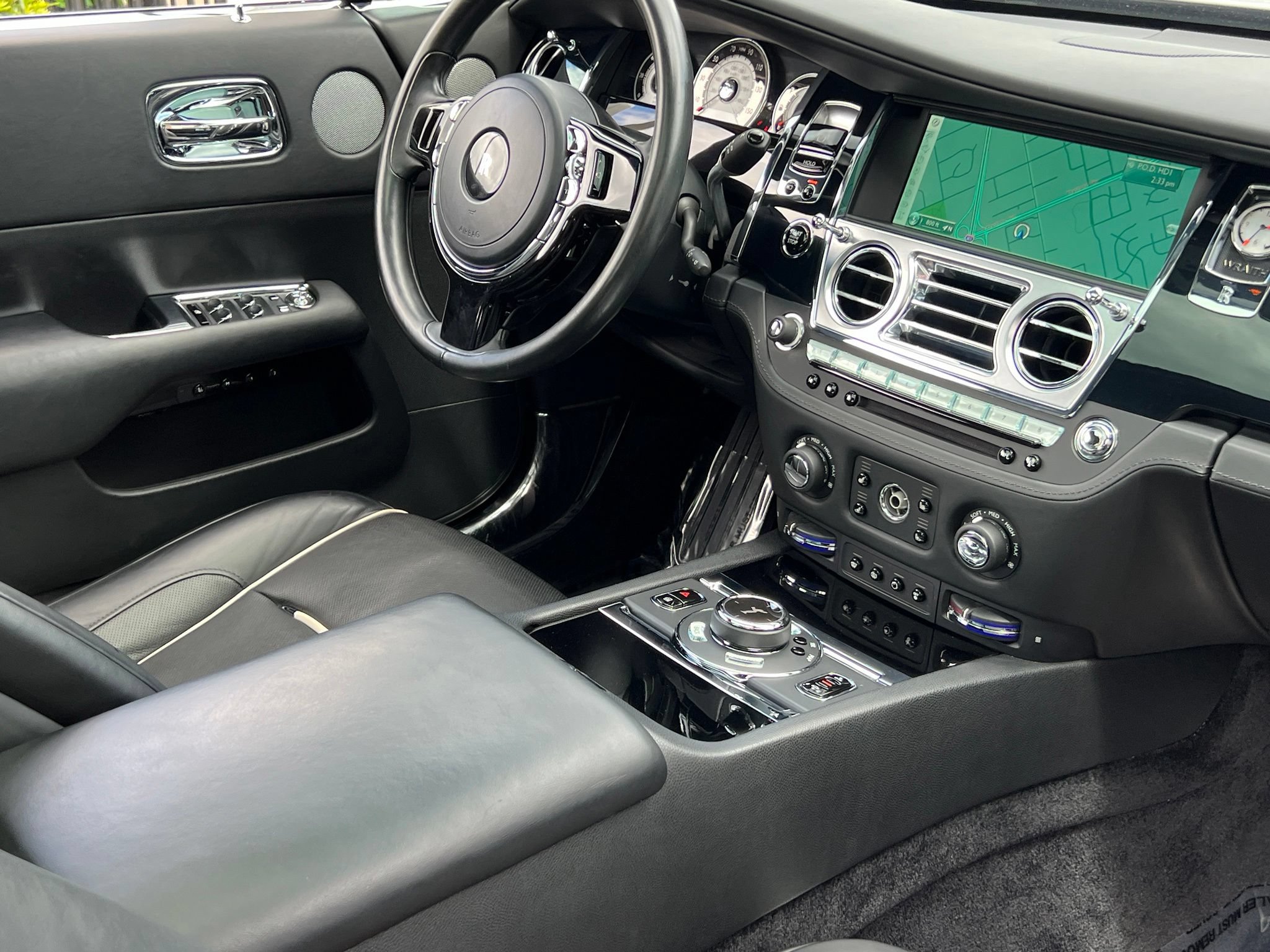 Used 2015 Rolls-Royce Wraith RWD image 3