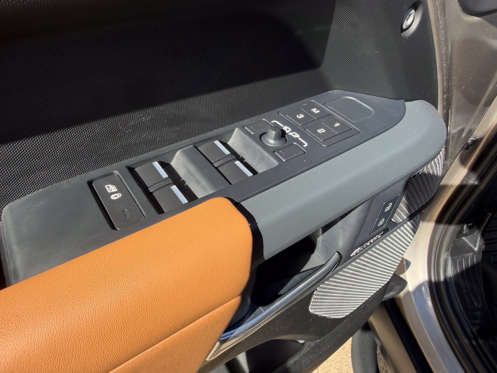 Used 2023 Land Rover Defender 130 X AWD/4WD image 27