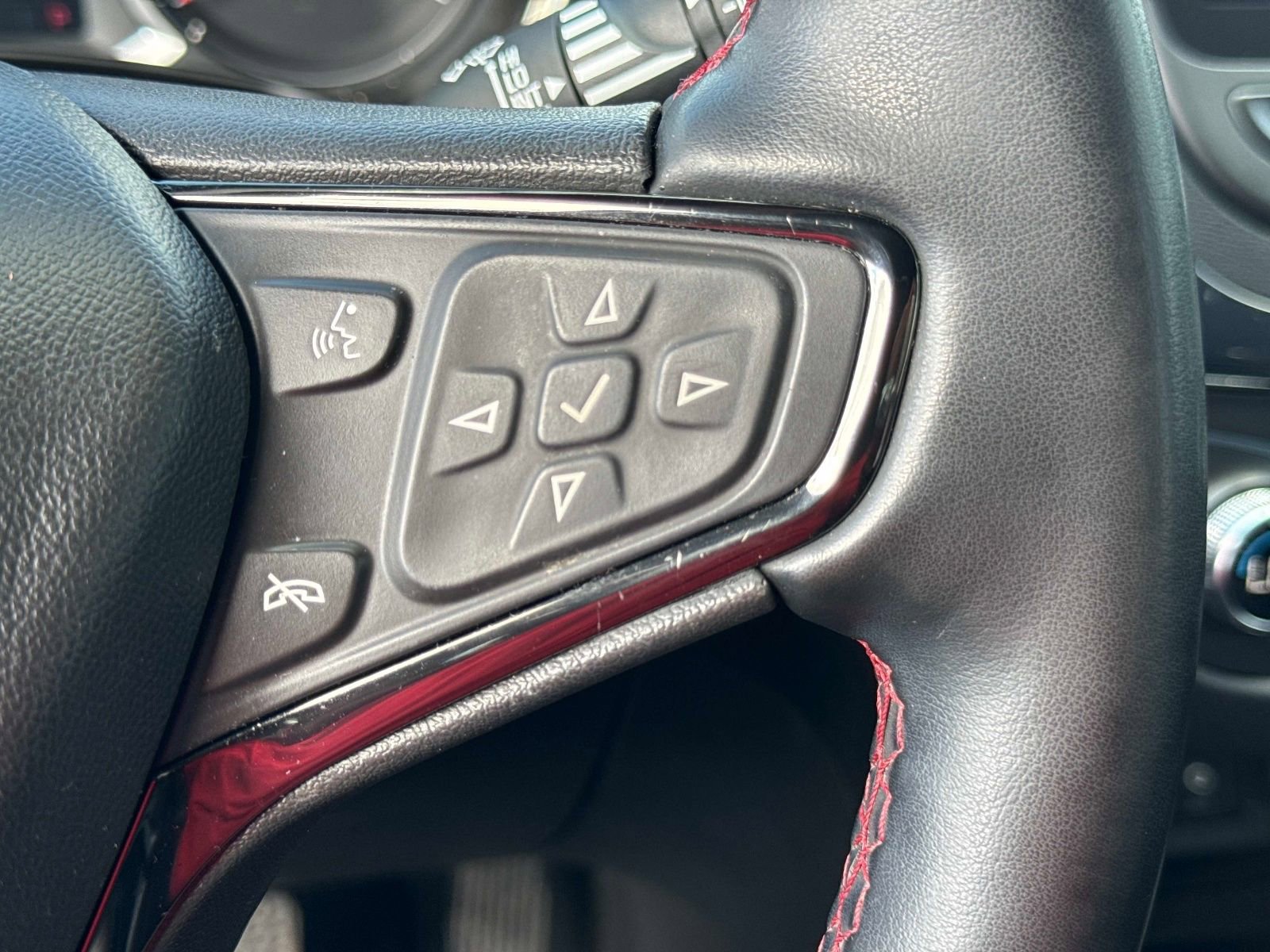 Used 2023 Chevrolet Equinox RS w/ RS Leather Package image 24