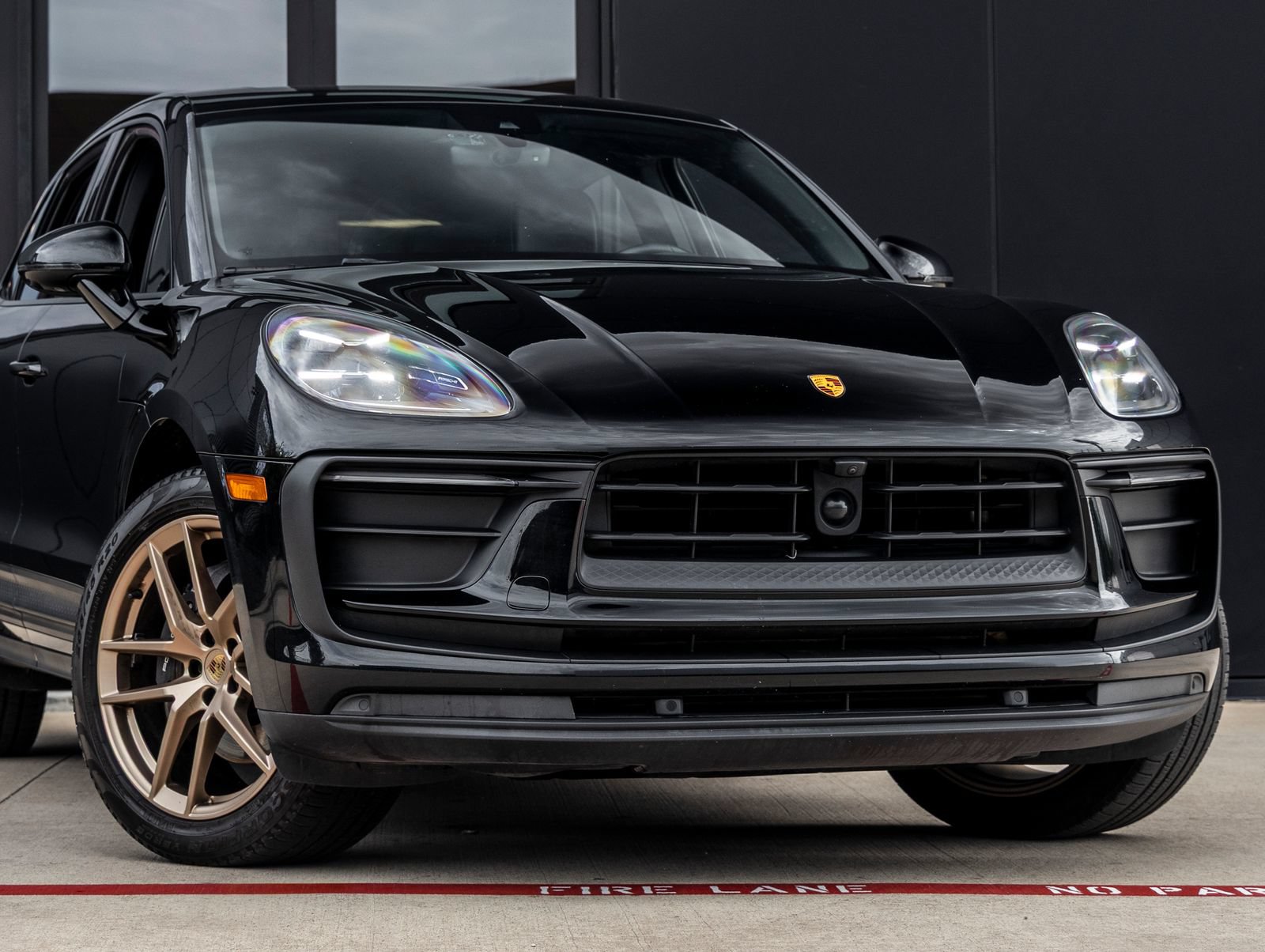 Certified 2023 Porsche Macan AWD/4WD image 9