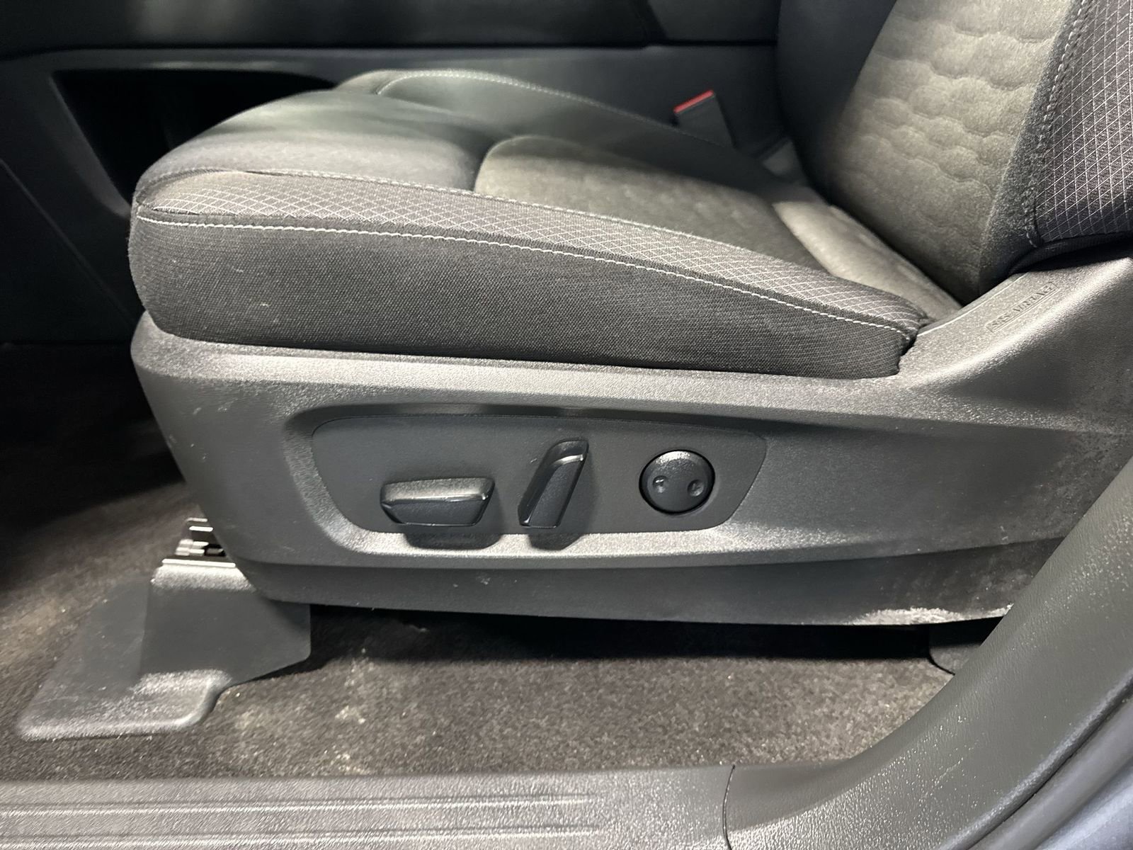 Certified 2025 Nissan Pathfinder SV image 27