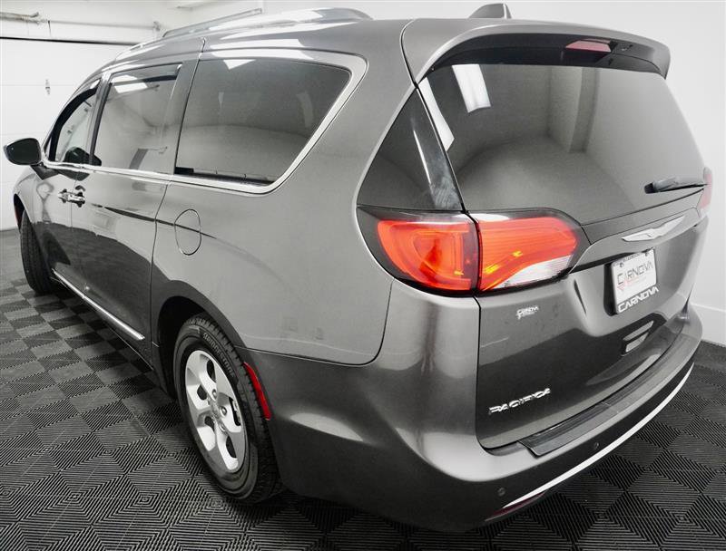 Used 2017 Chrysler Pacifica Touring-L Plus FWD image 7