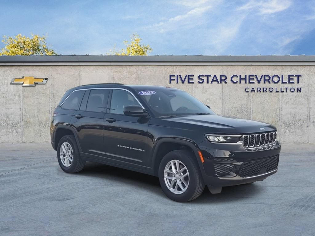 Used 2025 Jeep Grand Cherokee Laredo X RWD image 2