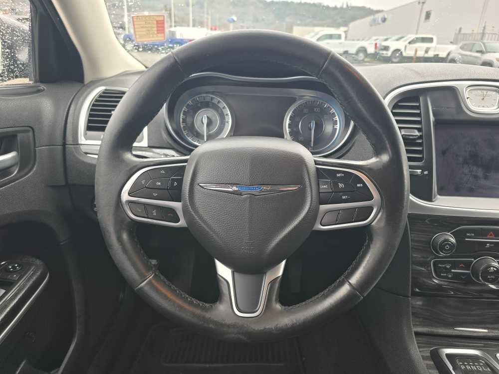 Used 2019 Chrysler 300 Touring w/ Driver Convenience Group image 11
