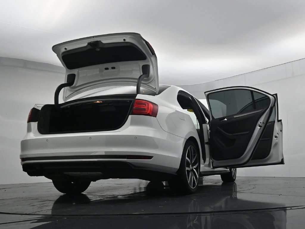 Used 2018 Volkswagen Jetta GLI FWD image 45