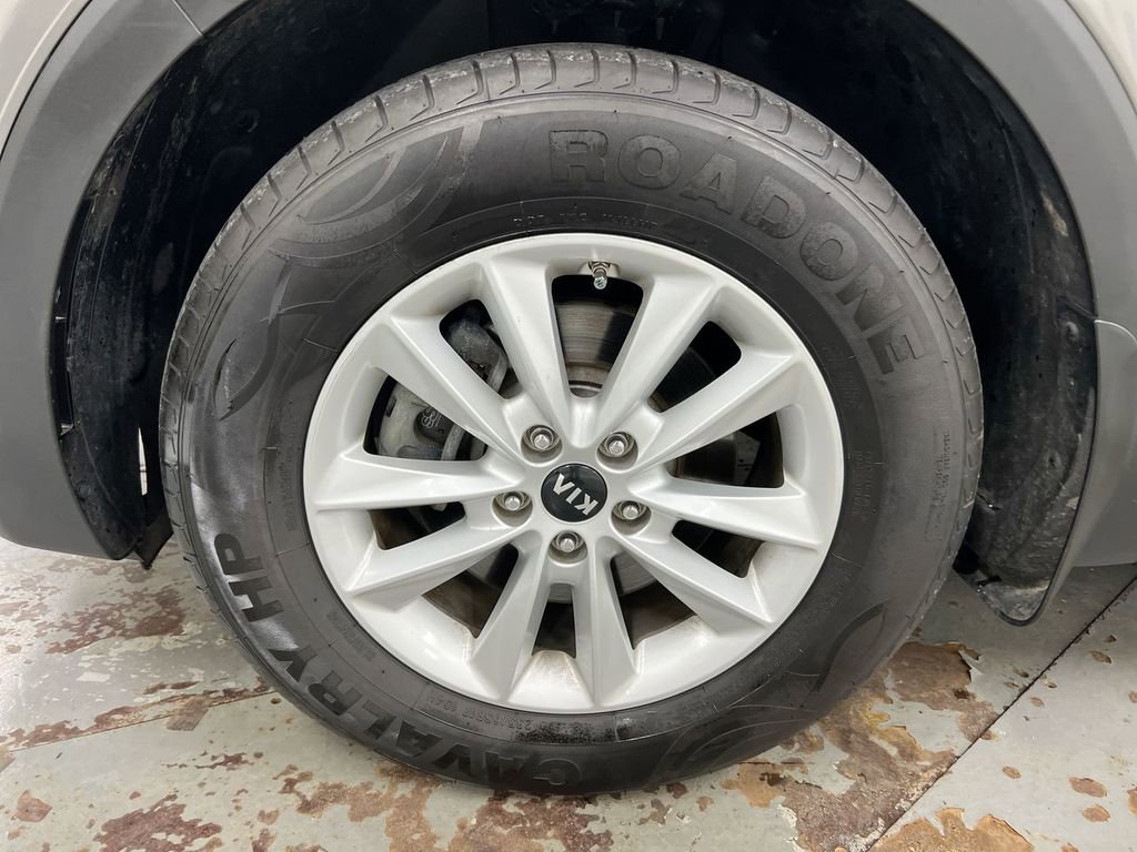 Used 2019 Kia Sorento LX image 27