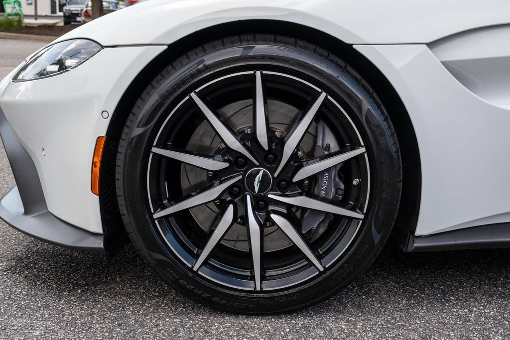 Used 2019 Aston Martin V8 Vantage Coupe RWD image 10