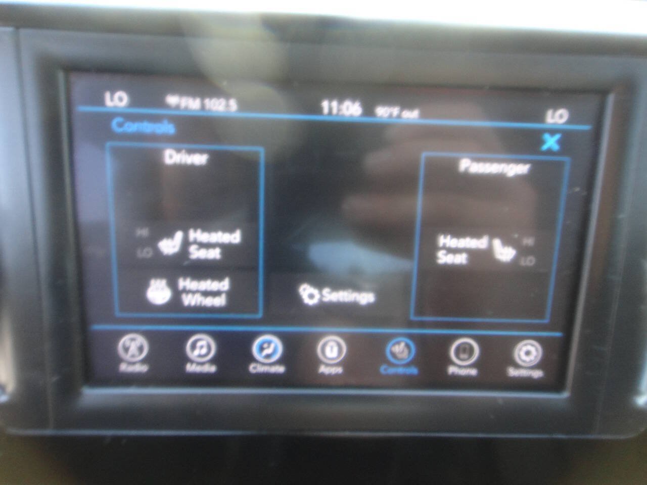 Used 2020 Chrysler Pacifica Touring-L FWD image 9